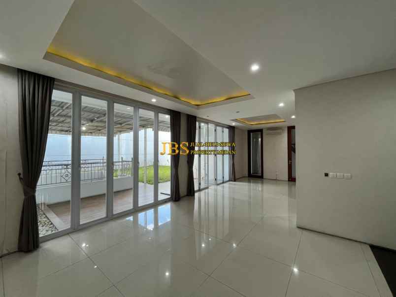 dijual rumah komplek citraland gama