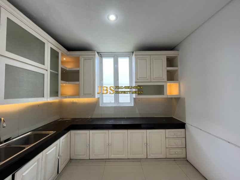 dijual rumah komplek citraland gama