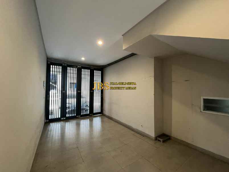 dijual rumah komplek citraland gama