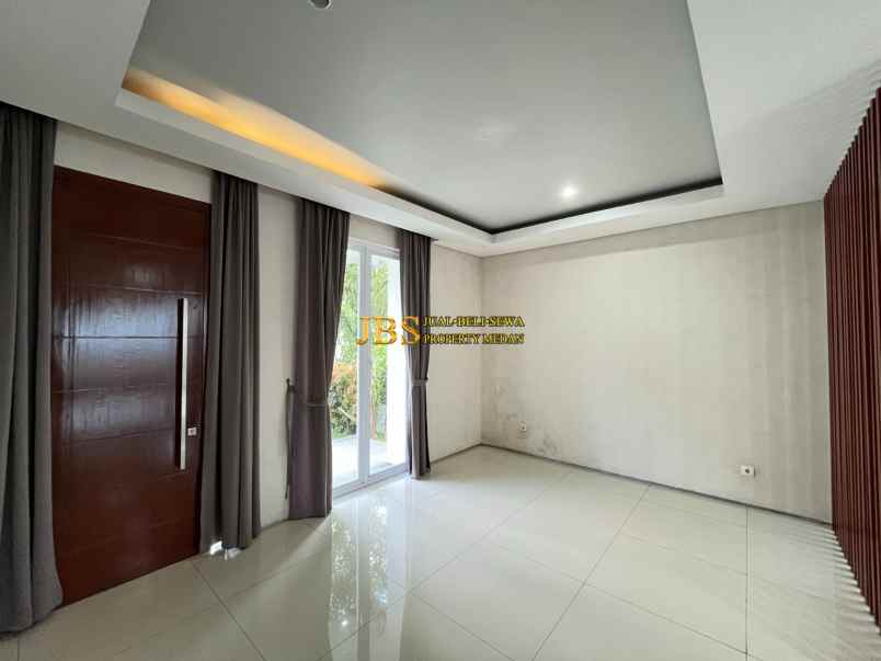 dijual rumah komplek citraland gama