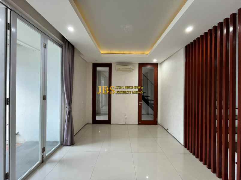 dijual rumah komplek citraland gama