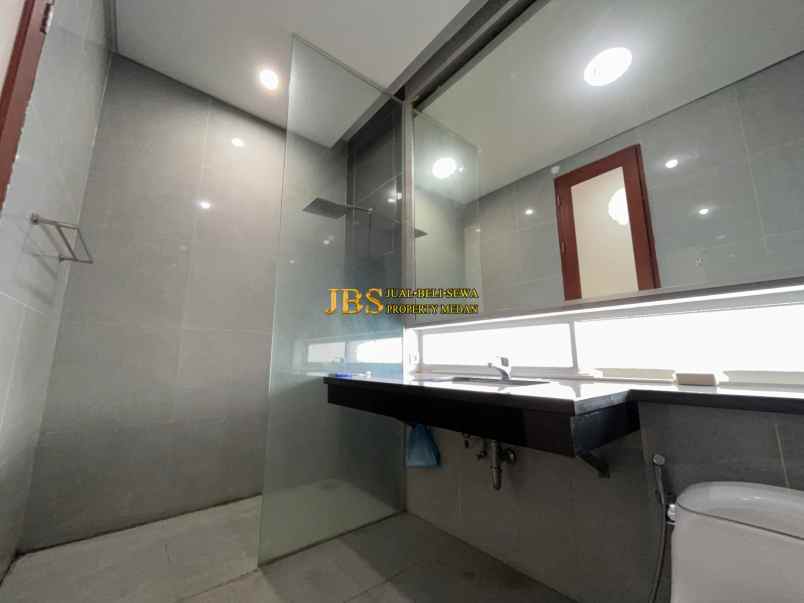 dijual rumah komplek citraland gama