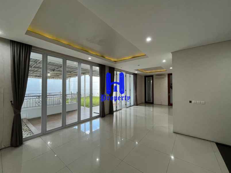 dijual rumah komplek citraland gama