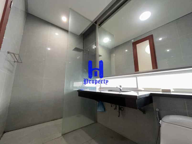 dijual rumah komplek citraland gama