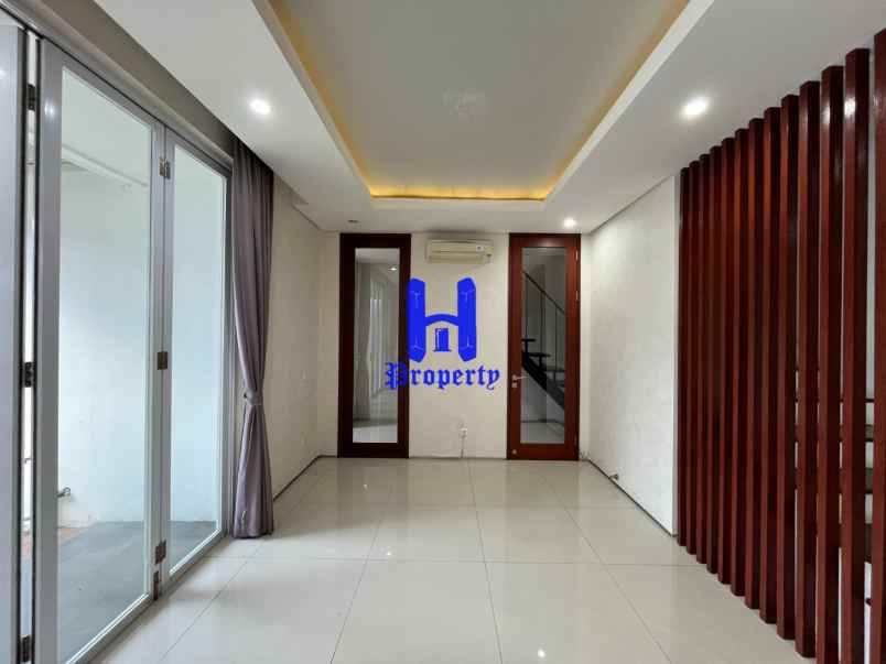 dijual rumah komplek citraland gama