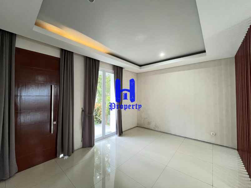 dijual rumah komplek citraland gama