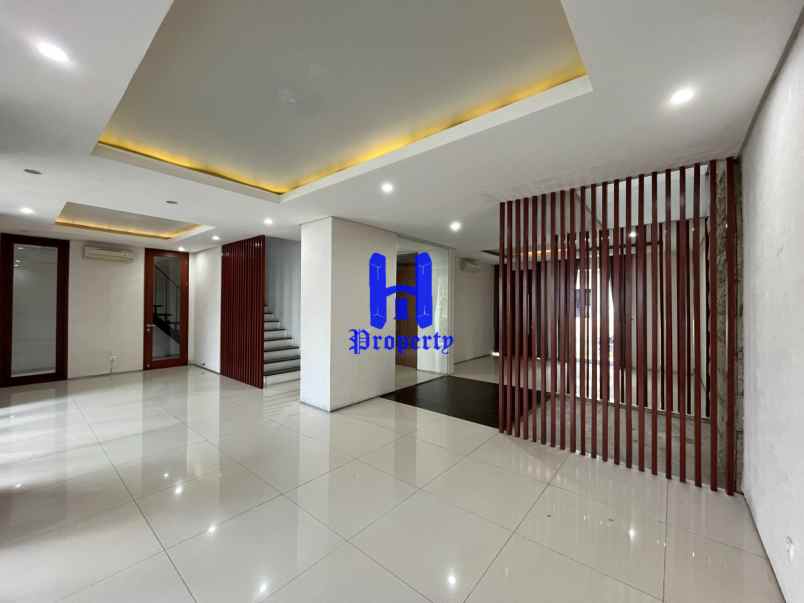 dijual rumah komplek citraland gama