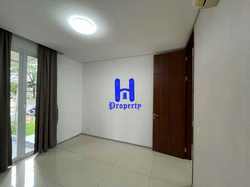 dijual rumah komplek citraland gama