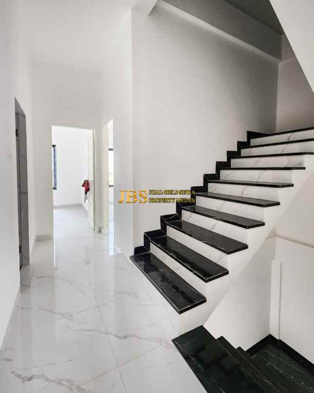 dijual rumah komplek de versailes suite