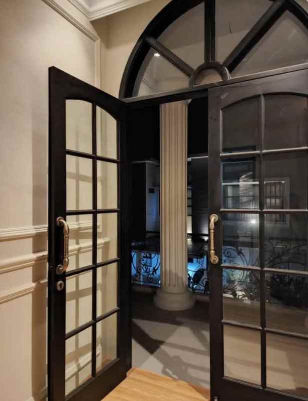 dijual rumah komplek elite pelangi