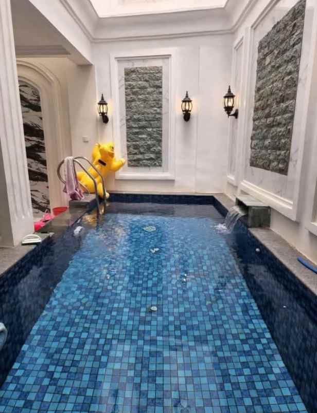 dijual rumah komplek elite pelangi