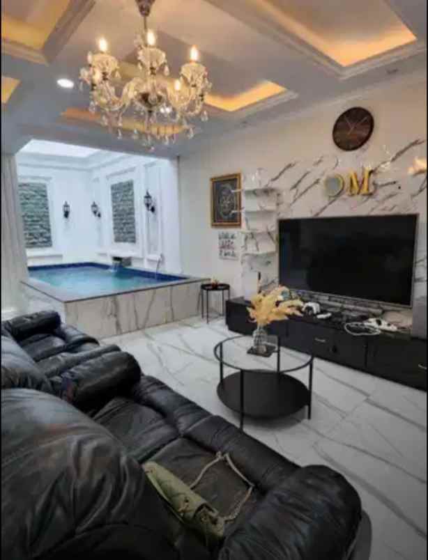 dijual rumah komplek elite pelangi