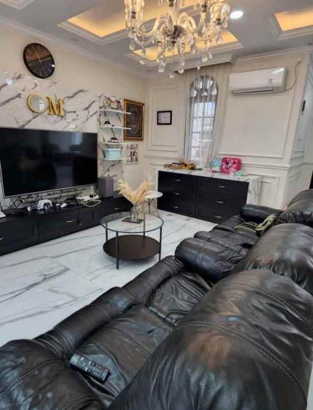 dijual rumah komplek elite pelangi