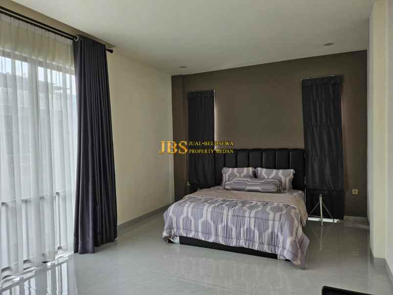 dijual rumah komplek givency one type