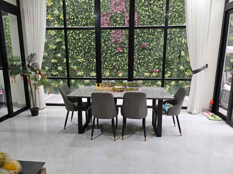 dijual rumah komplek givency one type