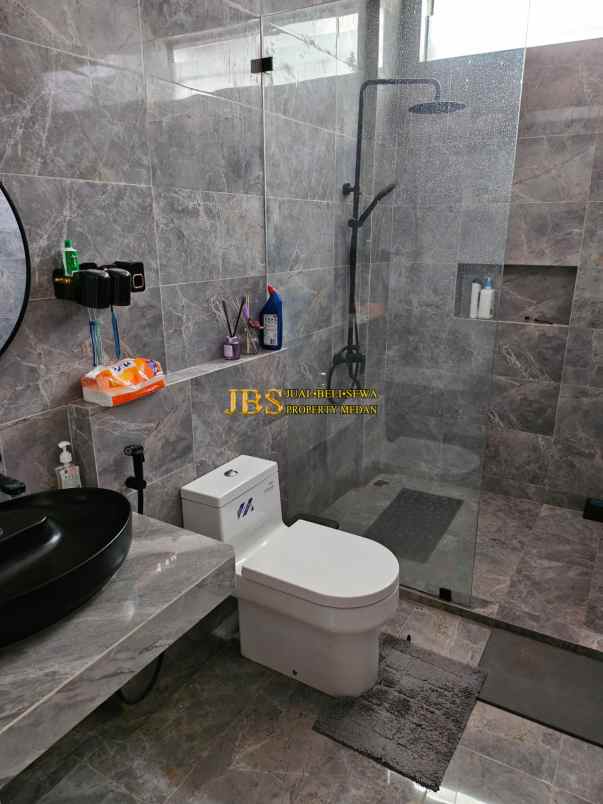 dijual rumah komplek givency one type