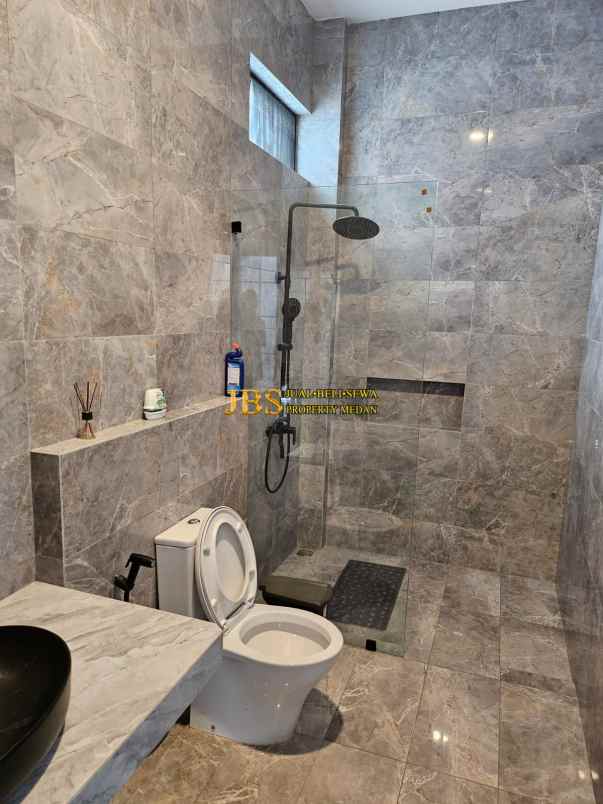 dijual rumah komplek givency one type