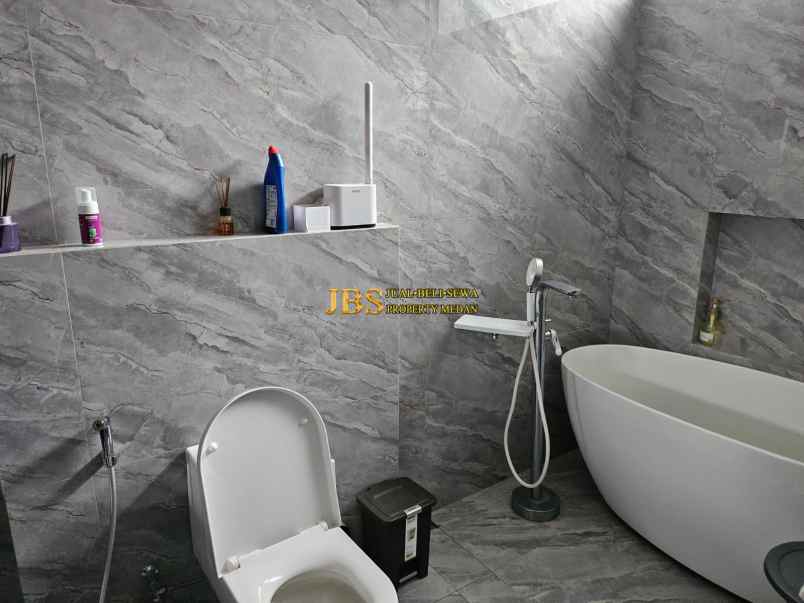 dijual rumah komplek givency one type