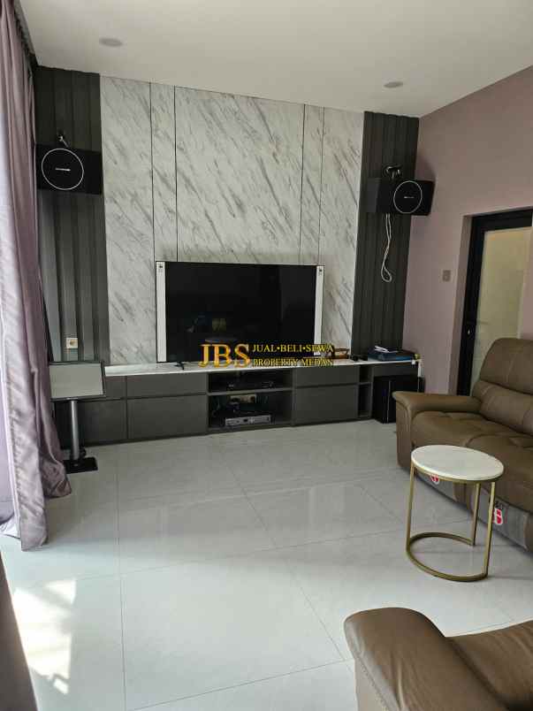 dijual rumah komplek givency one type