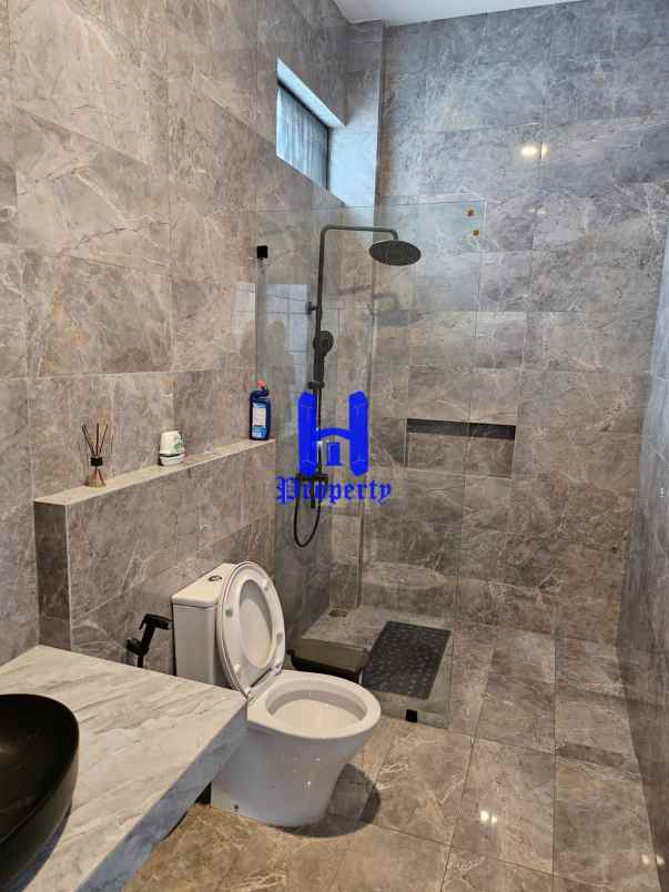 dijual rumah komplek givency one type