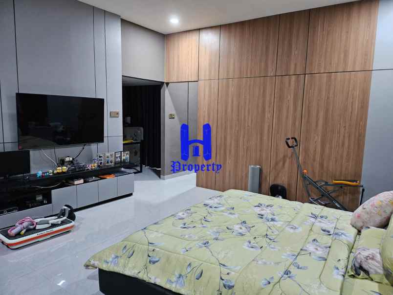 dijual rumah komplek givency one type