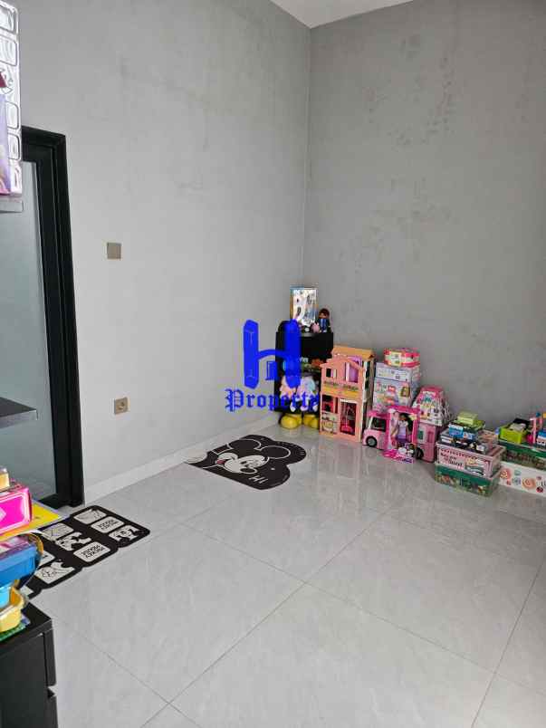 dijual rumah komplek givency one type