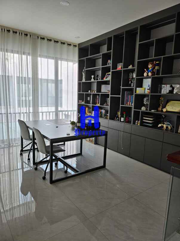 dijual rumah komplek givency one type