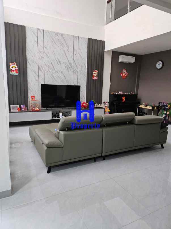 dijual rumah komplek givency one type