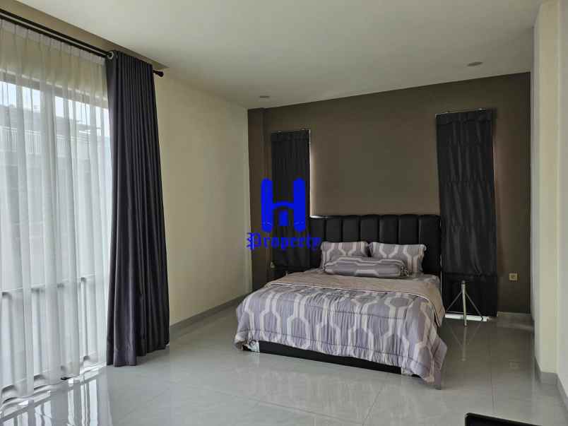 dijual rumah komplek givency one type