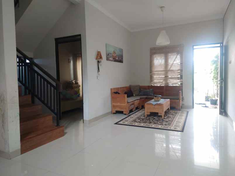 dijual rumah komplek golden pasir impun