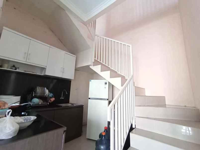 dijual rumah komplek golf barat