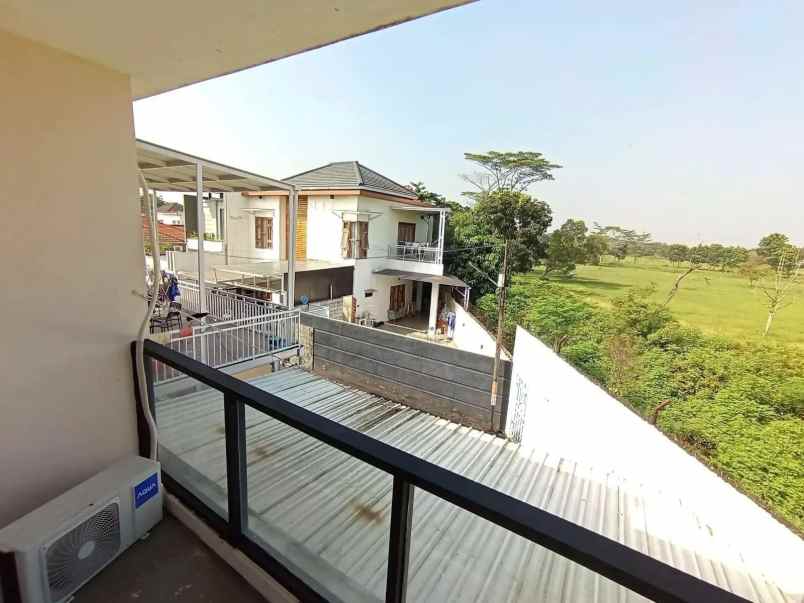 dijual rumah komplek golf barat