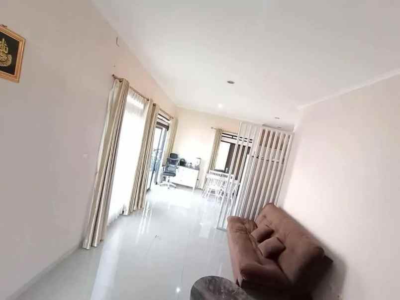 dijual rumah komplek golf barat