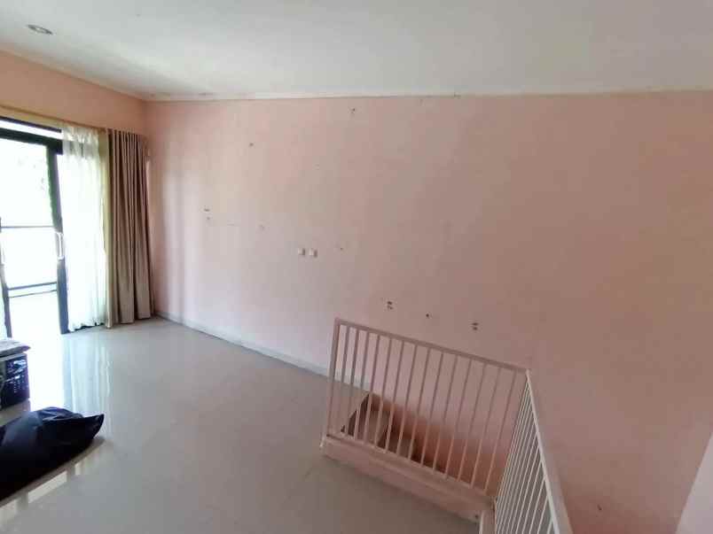 dijual rumah komplek golf barat
