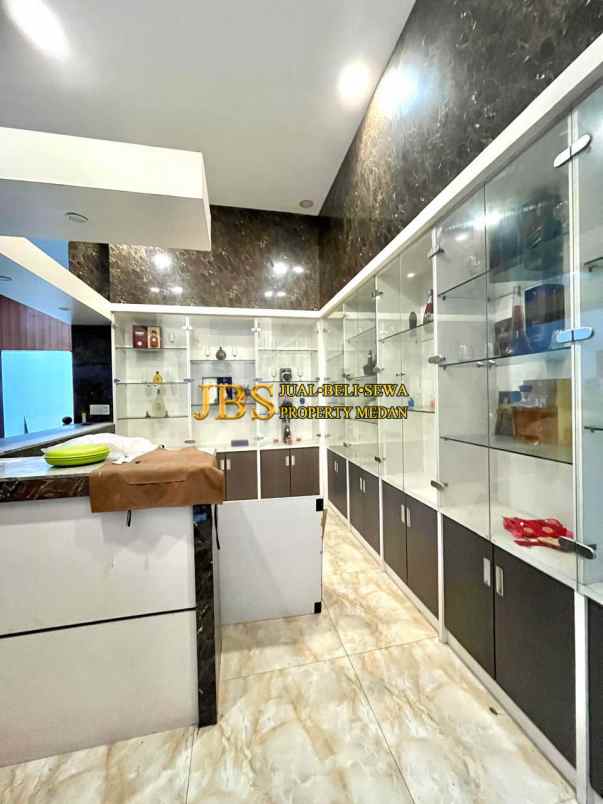 dijual rumah komplek graha metropolitan