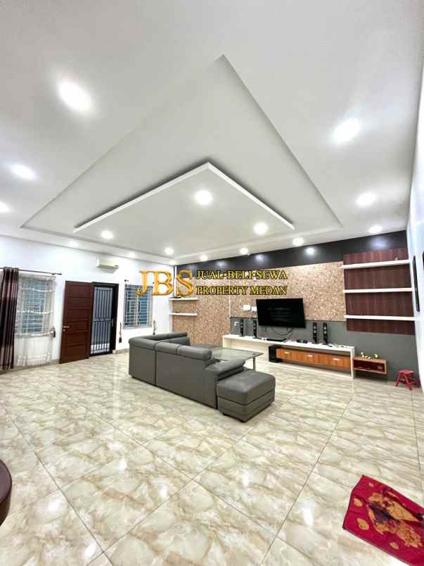 dijual rumah komplek graha metropolitan
