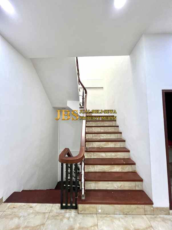 dijual rumah komplek graha metropolitan