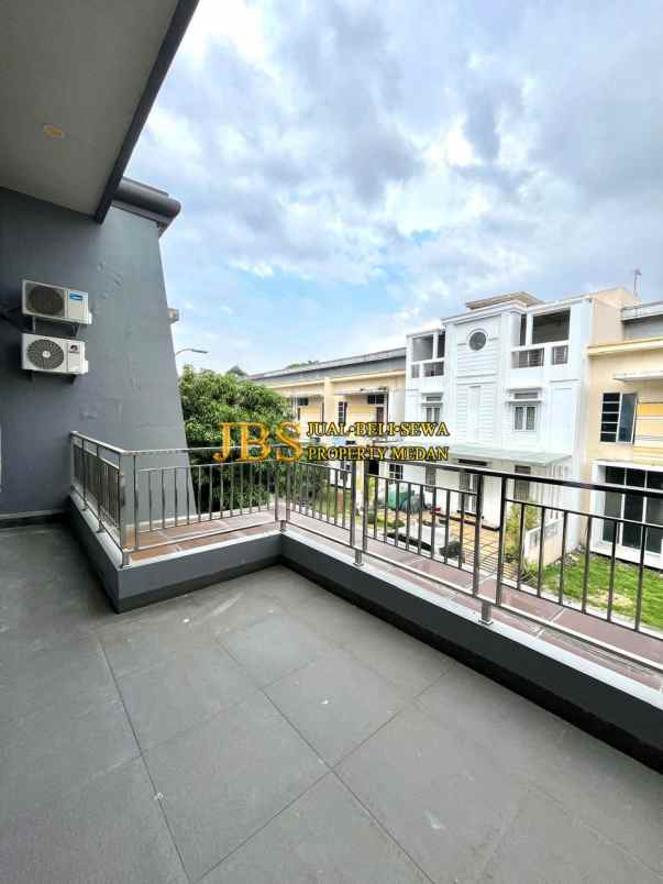 dijual rumah komplek graha metropolitan