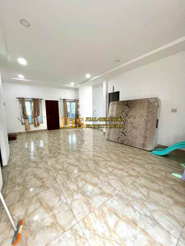 dijual rumah komplek graha metropolitan