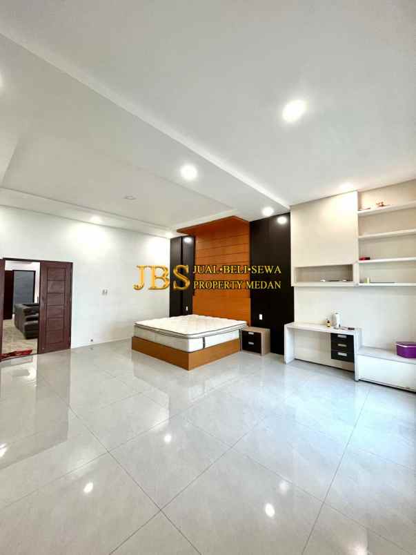 dijual rumah komplek graha metropolitan