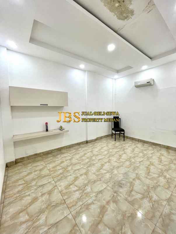 dijual rumah komplek graha metropolitan