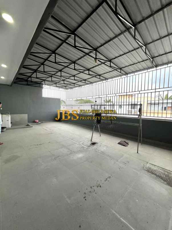 dijual rumah komplek graha metropolitan