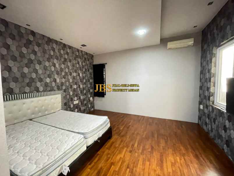 dijual rumah komplek jati residence