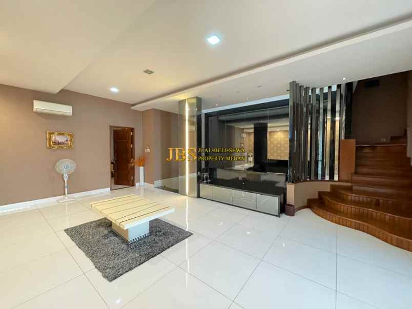 dijual rumah komplek jati residence