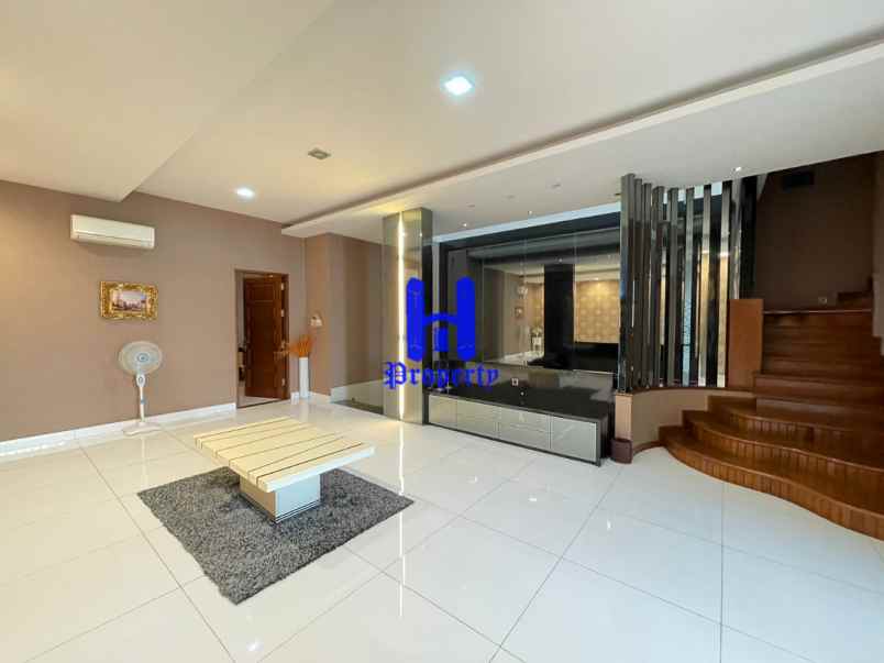 dijual rumah komplek jati residence row