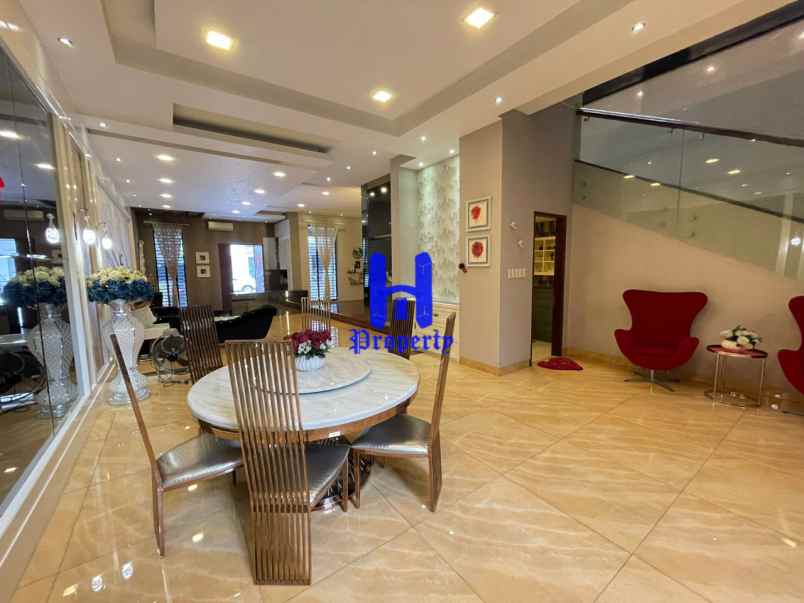 dijual rumah komplek jati residence row