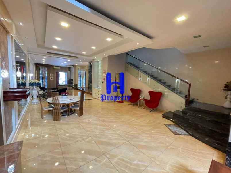 dijual rumah komplek jati residence row