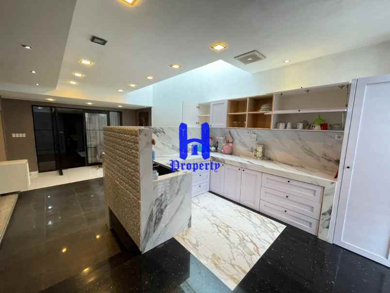 dijual rumah komplek jati residence row