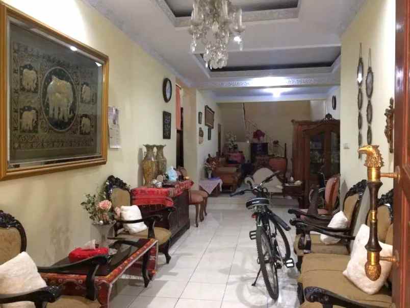 dijual rumah komplek jatiwaringin asri