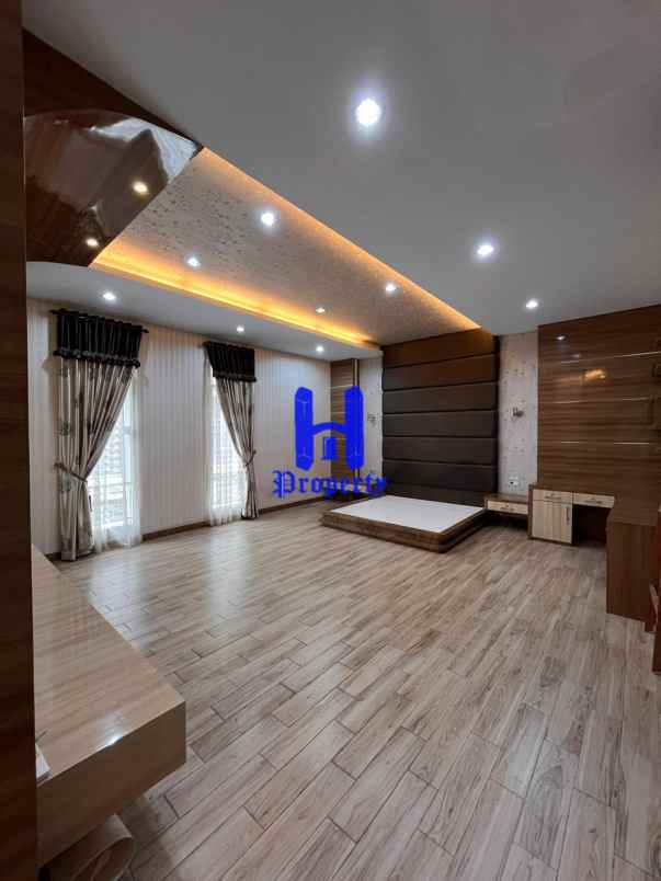 dijual rumah komplek makmur garden